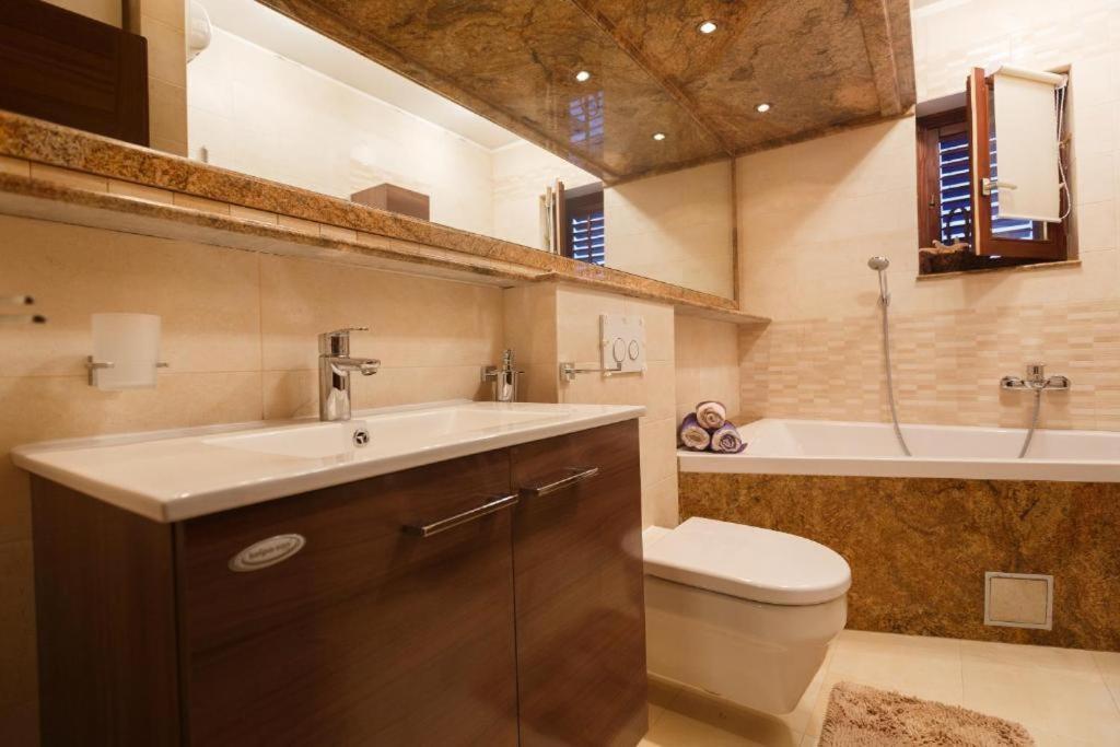 Luxury Apartments Near Bacvice Beach Split Exteriör bild